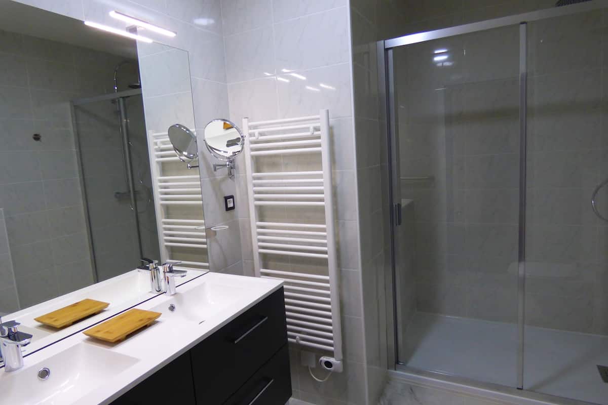 family room | bathroom | shower, free toiletries, hair dryer, towels