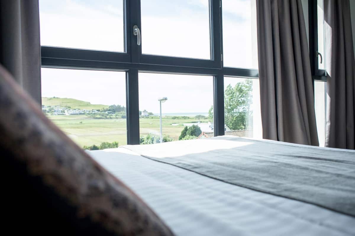 1 bedroom, premium bedding, individually decorated