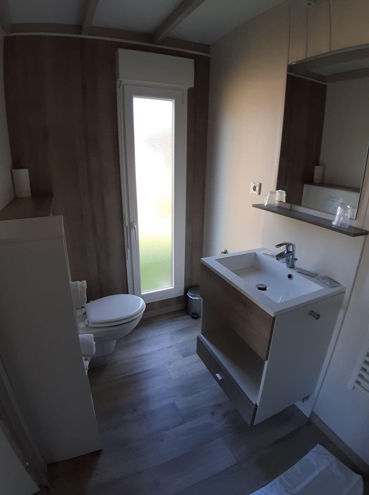 double room | bathroom shower