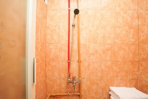 Bathroom - OYO 485 Marcello Residence (Surabaya)