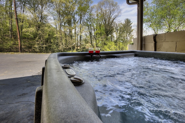 Bañera de hidromasaje al aire libre