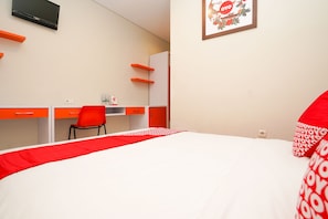 Habitació doble estàndard, 1 llit doble | Escriptori, wifi gratuïta i habitacions accessibles amb cadira de rodes