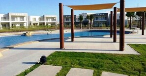 10 outdoor pools