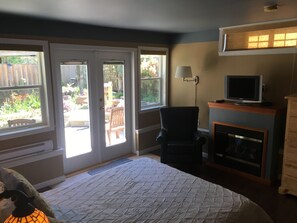 2 bedrooms, desk, free WiFi, bed sheets