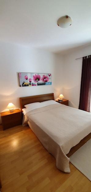 Apartment, Balcony, Pool View | Bed sheets - Sunny Estate (Nin)