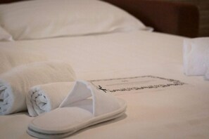 Apartment, 1 Bedroom (Emanuele II) | 1 bedroom, in-room safe, individually furnished, desk