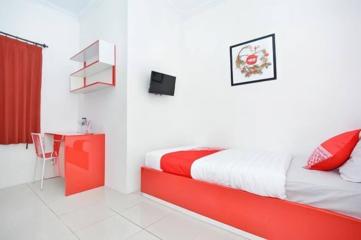 Escritorio, wifi gratis, ropa de cama
