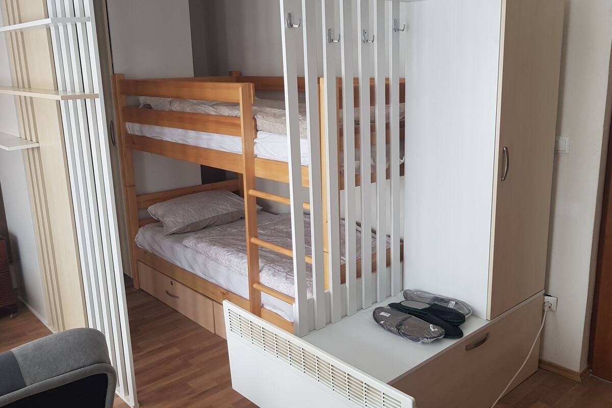 Apartment, Erdgeschoss (A2) | 1 Schlafzimmer, Schreibtisch, kostenloses WLAN, Bettwäsche