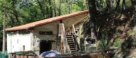 Dagelijks continentaal ontbijt (EUR 5 per persoon)