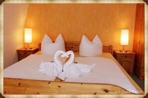 Escritorio, cunas, wifi gratis y ropa de cama 