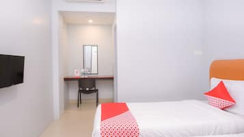Escritorio, cortinas blackout, wifi gratis y ropa de cama
