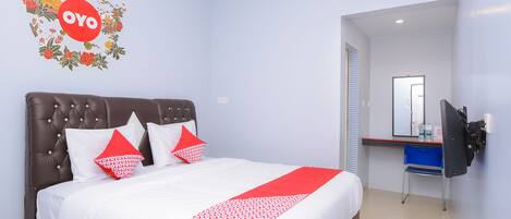 Escritorio, cortinas blackout, wifi gratis y ropa de cama