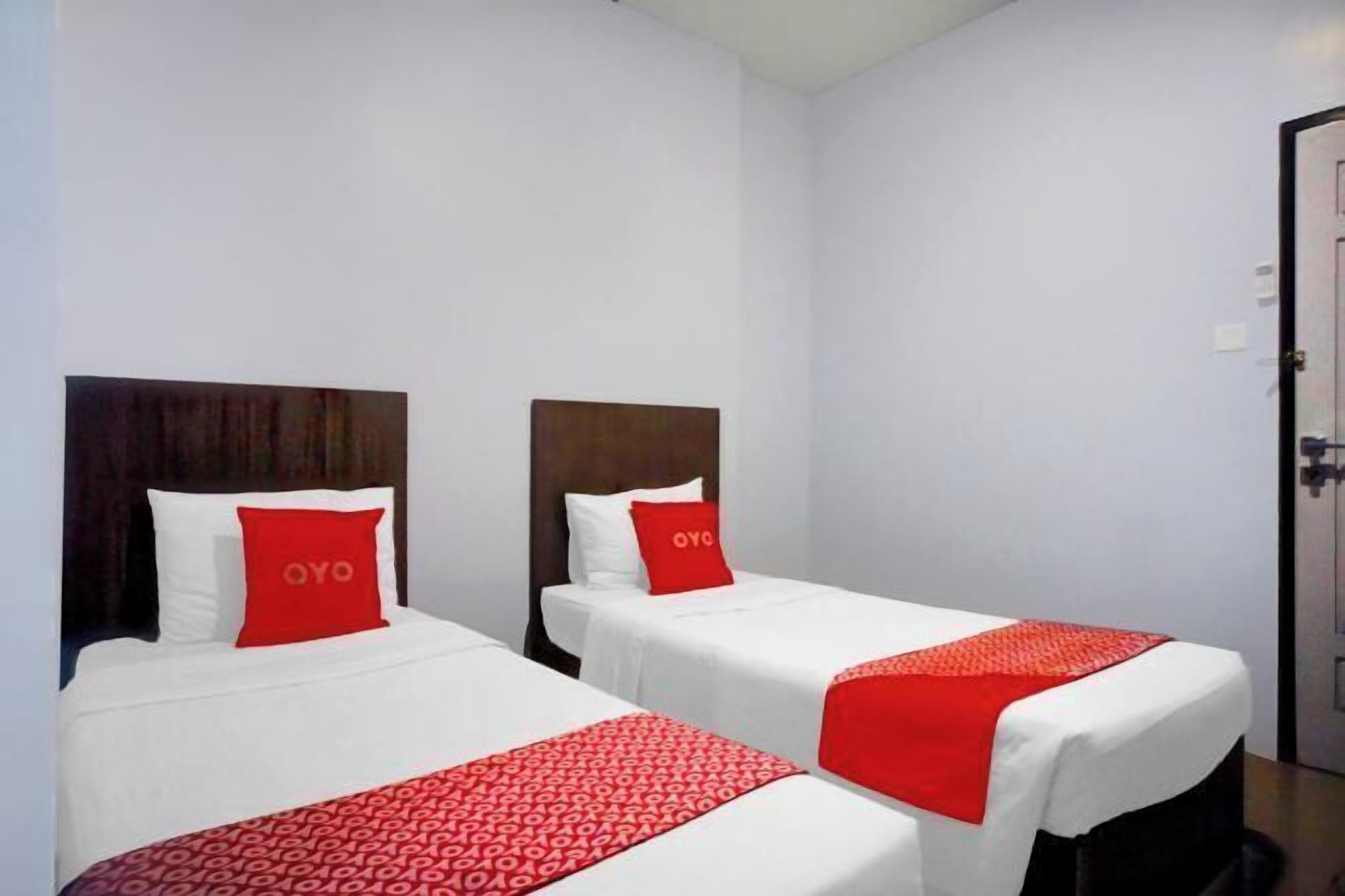 Työpöytä, pimennysverhot, ilmainen Wi-Fi, vuodevaatteet