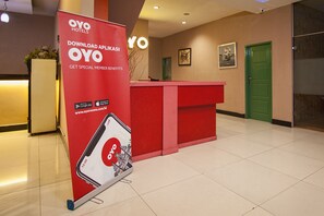 Reception - OYO 529 Hotel Paninda (Medan)