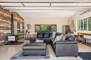 Flat-screen TV, fireplace, Netflix, streaming services - Tin Horse Ranch Byron Hinterland Retreat Sleeps 16 (Pearces Creek)