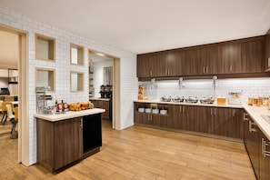 包含每日自助早餐