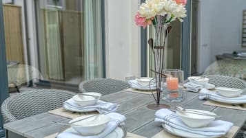 House, 4 Bedrooms, City View | Terrace/patio