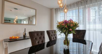 The Larry Mullen Suite - hiphipstay