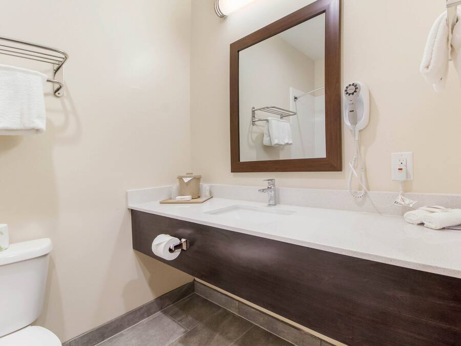 Deluxe Room, 2 Queen Beds (Smoke Free, Kitchenette) | Bathroom | Free toiletries, hair dryer, towels