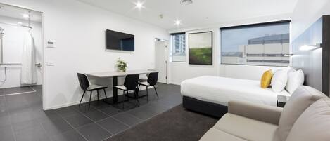 Appartement familial, Plusieurs lits | Lit avec matelas Ă plateau-coussin, minibar, coffre-fort, bureau
