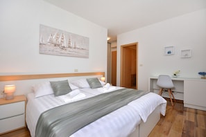 Romantic Villa, Mountain View | Iron/ironing board, free cribs/infant beds, free WiFi, bed sheets - Villa Kami (Sibenik)
