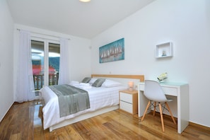 Romantic Villa, Mountain View | Iron/ironing board, free cribs/infant beds, free WiFi, bed sheets - Villa Kami (Sibenik)