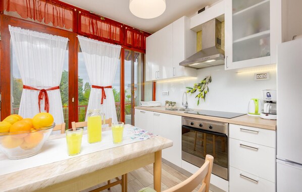 Kühlschrank, Herdplatte, Geschirrspüler