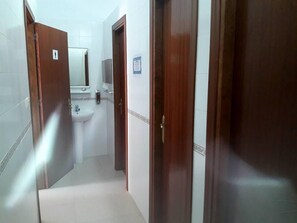 Shower - Albergue Serradilla Monfrague - Hostel (Serradilla)