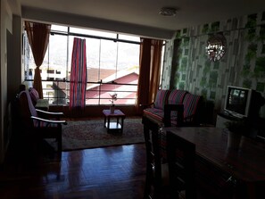 Honeymoon-Apartment | Wohnzimmer | Fernseher