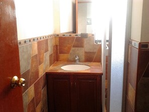 Classic Apartment, 2 Bedrooms, Kitchen | Bathroom | Shower, free toiletries, towels, soap - Los Alamos Apartment (Cusco)