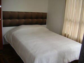 Panoramic-Apartment, 2 Schlafzimmer, Stadtblick | Individuell eingerichtet, Verdunkelungsvorhänge, kostenloses WLAN