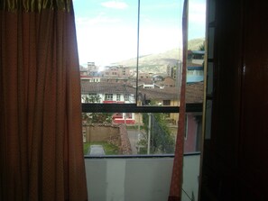 Panoramic Apartment, 2 Bedrooms, City View | Individually furnished, blackout curtains, free WiFi, bed sheets - Los Alamos Apartment (Cusco)