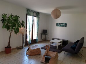 TV - House 6 people epernay cumieres (Cumières)