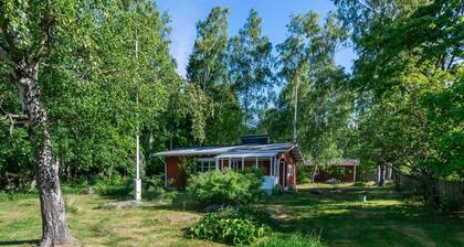 Lampaluodon punainen tupa by Interhome