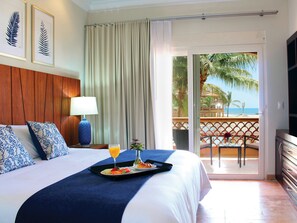 Sengetøy av topp kvalitet, skrivebord og blendingsgardiner