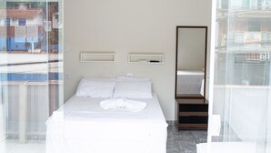 Premium Quadruple Room | Minibar, blackout drapes, WiFi (free) - Pousada Recanto do Lago (Capitólio)