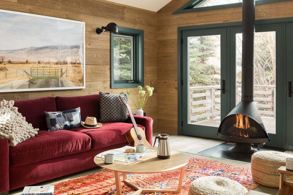Conveniently located villa with Scandinavian vibe and western features