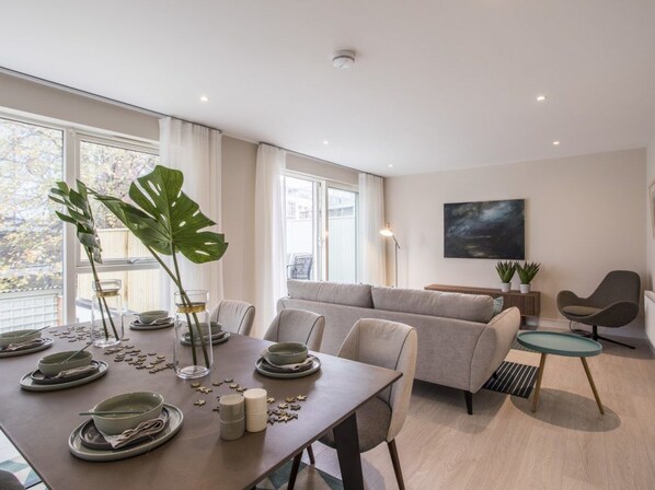 City-House, 4 Schlafzimmer, Stadtblick | Wohnbereich