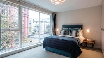 City House, 4 Bedrooms, City View | Desk, iron/ironing board, free WiFi, bed sheets