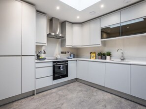 City House, 4 Bedrooms, City View | Private kitchen - The Mary Robinson Suite - hiphipstay (Dublin)