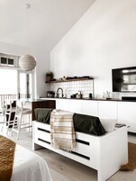 Egyptian cotton sheets, premium bedding, down comforters, pillowtop beds