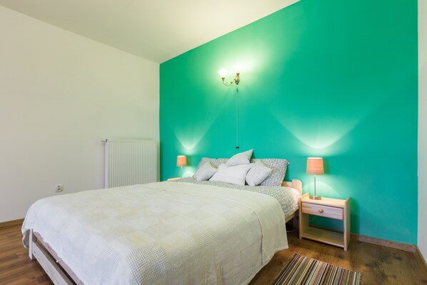 Comfort studio (Bianca) | Individueel gemeubileerd, een strijkplank/strijkijzer, gratis wifi