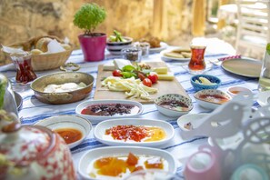 Free daily continental breakfast - Zeren Alacati (Cesme)
