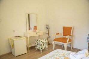 Standard Double Room | Premium bedding, individually decorated, free WiFi, bed sheets - Zeren Alacati (Cesme)