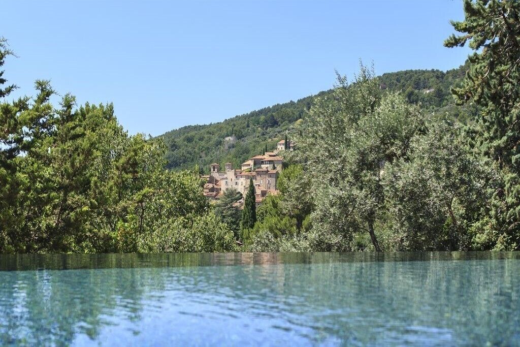 15m infinity pool with gorgeous views onto the thousand-year old village