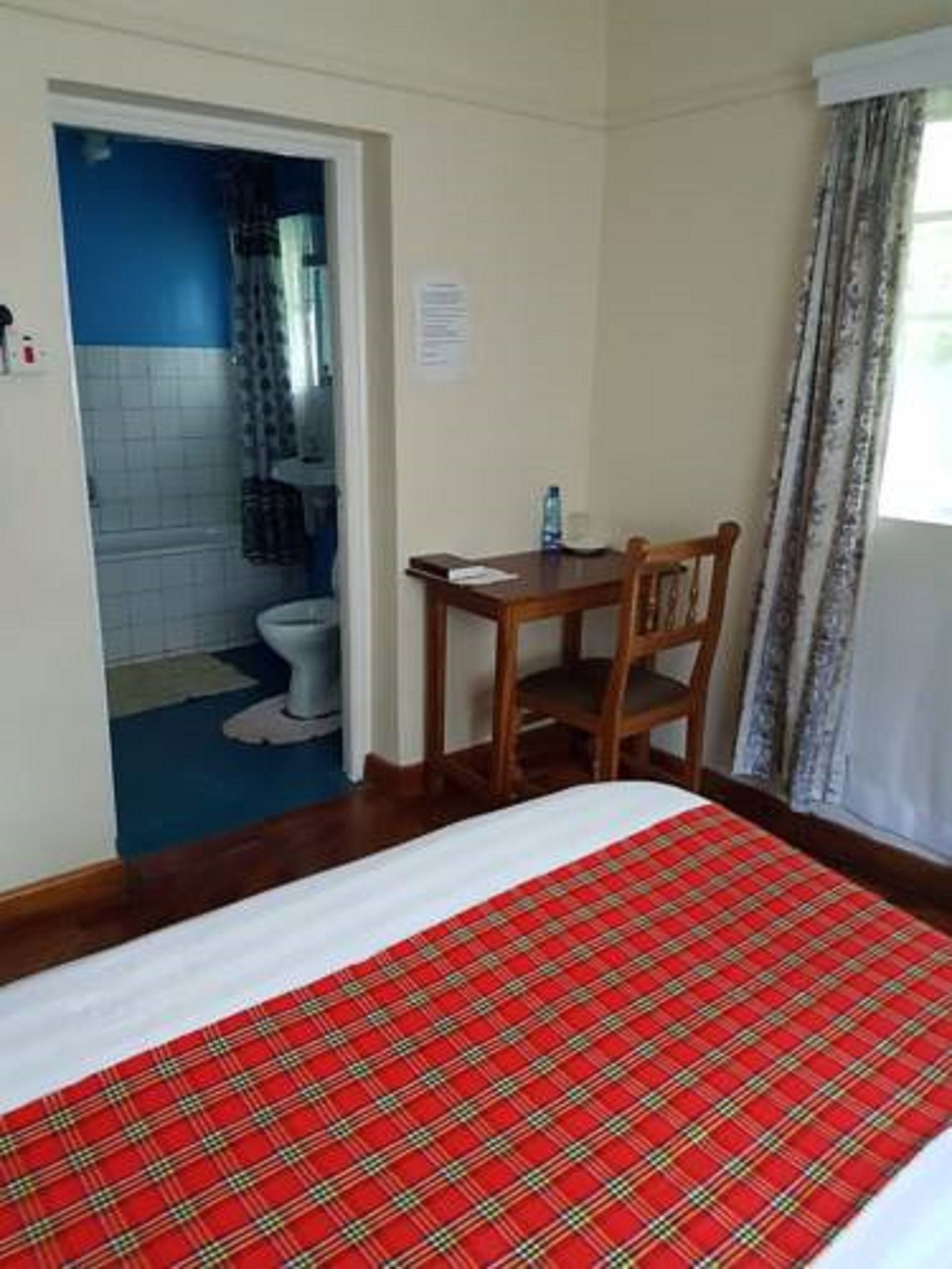 Desk, free WiFi, bed sheets