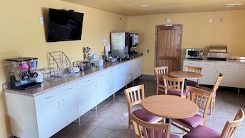 Free daily continental breakfast