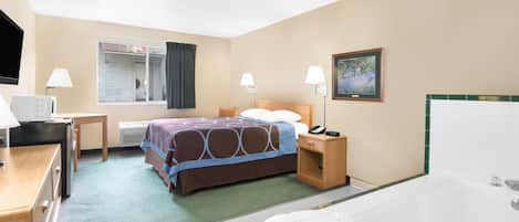 Phòng Suite, 1 giường cỡ queen, bồn tắm thủy lực | 1 phòng ngủ, bàn, khu vực làm việc phù hợp cho laptop, màn/rèm cản sáng
