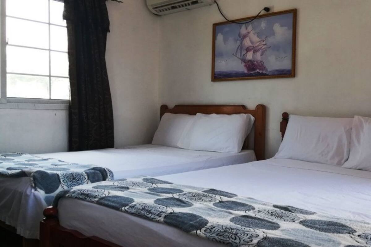 Standard Room (2) | WiFi (free), bed sheets