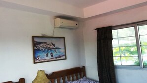 Standard Room (3) | Free WiFi, bed sheets - Hotel Contadora (Saboga)
